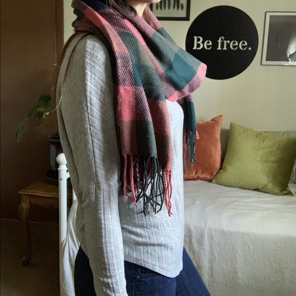 💛Pink, gray, and black plaid scarf, warm and cozy - Picture 3 of 7